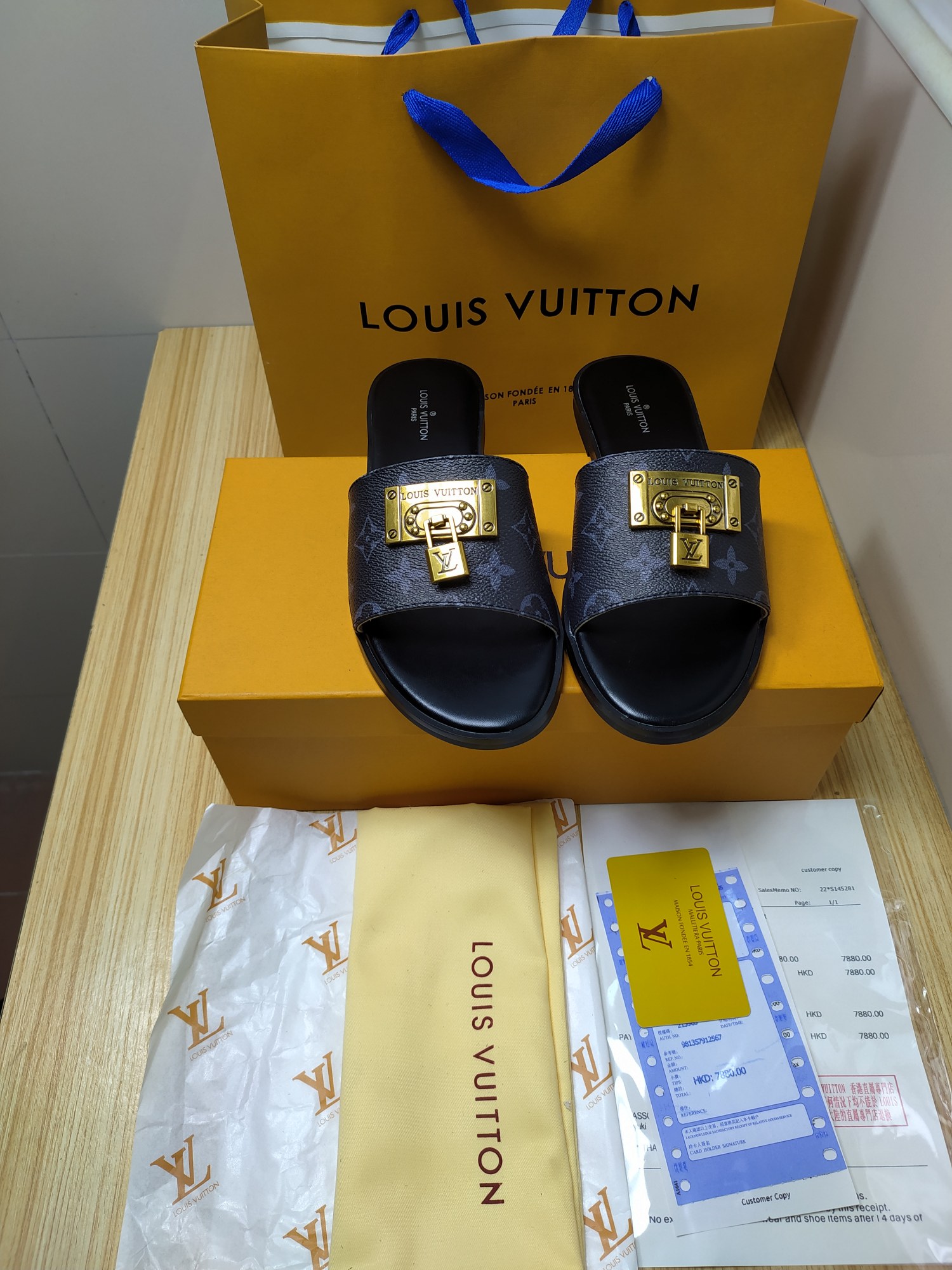 l**is V*t*n lock it mule black 1aaovl