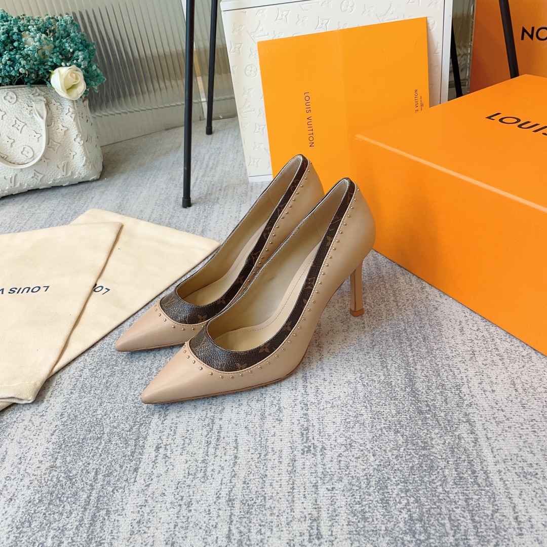 l**is V*t*n signature pumps nude 1aacfh