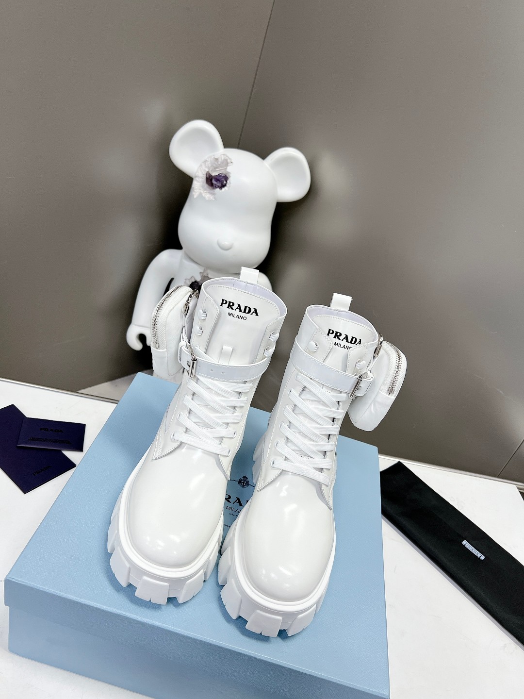 Pra*a monolith boots with pouch white 1t255m