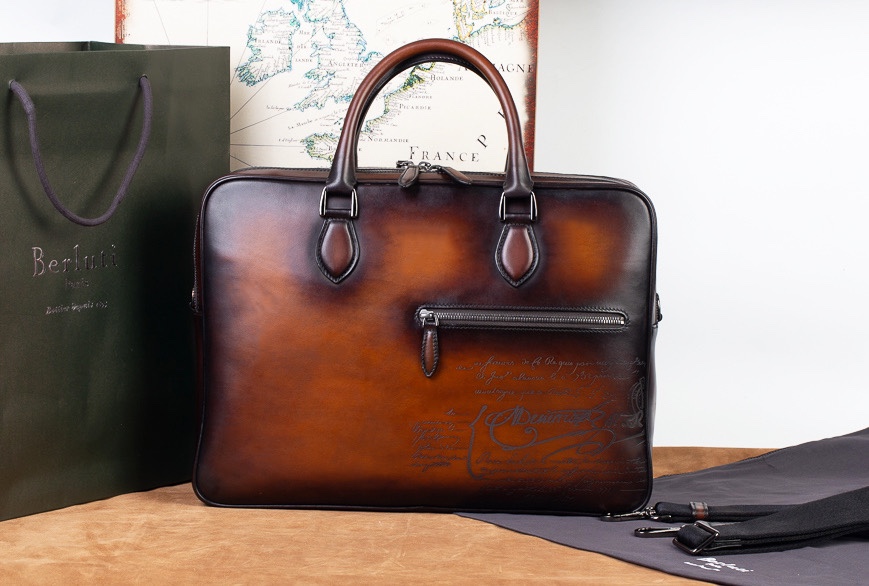 BERLUTI UN JOUR GULLIVER SCRITTO LEATHER MESSENGER BROWN GULLIVER_NEO-V2